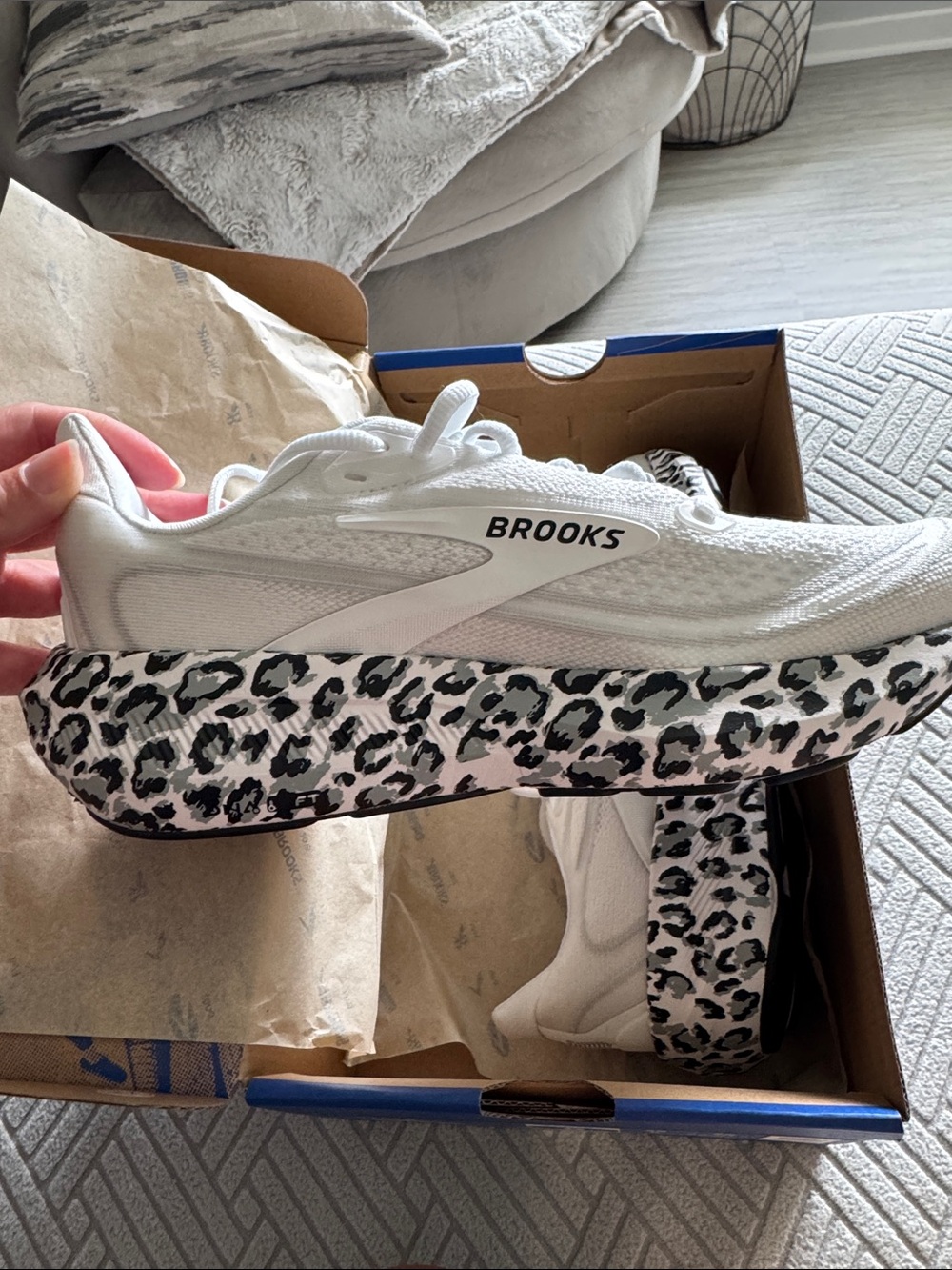 Brooks Women's Revel 9 Running Shoes 👟 white with black Leopard-Print. Size 8 - Picture 2 of 5
